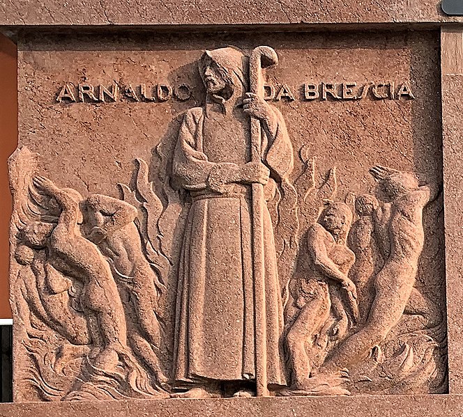 Rilievo di Arnaldo da Brescia