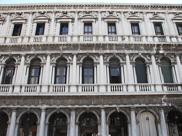 RITRATTI FEMMINILI DAL MUSEO ARCHEOLOGICO DI VENEZIA: VIBIA&nbsp;SABINA